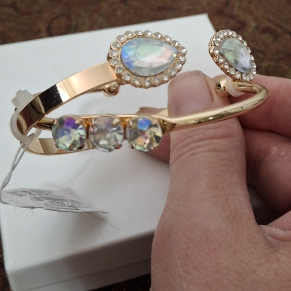 New 2pc Anna & Ava Aurora Borealis Crystal Gold Bracelets. - Picture 13 of 16